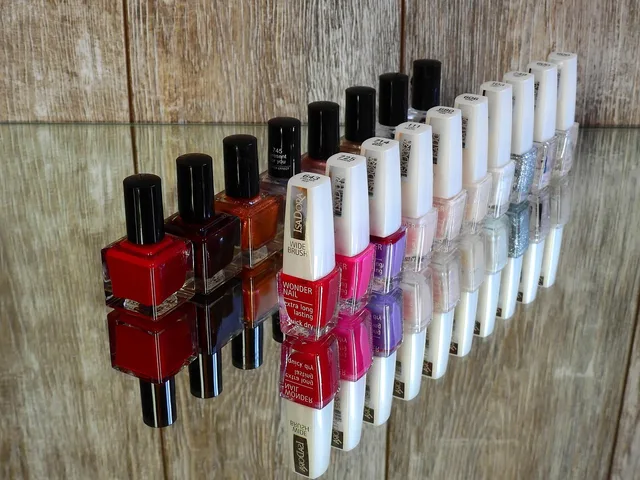 nail polish, fingernails, manicure, paint, nails, toenails, fashionable, nail design, cosmetics, to dye, nail polish, nail polish, nail polish, nail polish, fingernails, fingernails, manicure, nails, nails, nails, nails, nails, cosmetics, cosmetics. Nail salon operations: chair time and flow